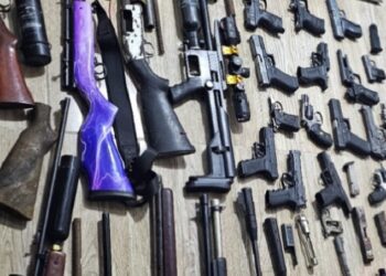 Policía y MP desmantelan armería clandestina y ocupa 33 armas en San Cristóbal