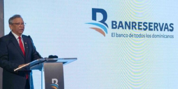 Banreservas financia con 21,000, a millones sector de la construcción, afirma Aguilera