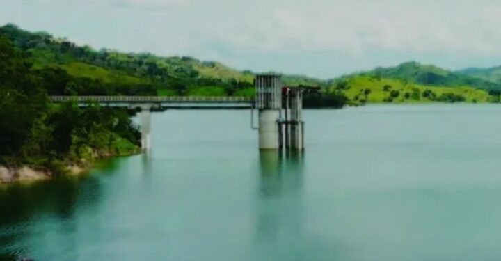 Mueren dos hermanos menores de edad tras caer a la presa de Hatillo