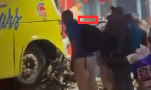 Autobús de Caribe Tours choca contra estación del Metro en la Núñez de Cáceres y deja una mujer herida