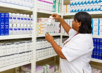 Gobierno dice que ha triplicado el número de pacientes de medicamentos de alto costo