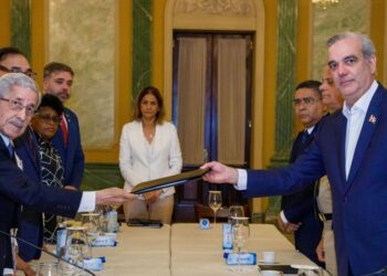 CES entrega al presidente Abinader informe final sobre crisis haitiana