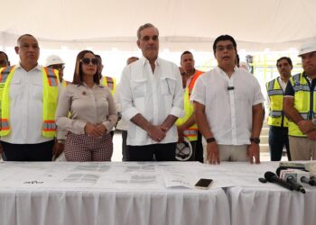 Abinader supervisa ampliación del Acueducto Barrera de Salinidad