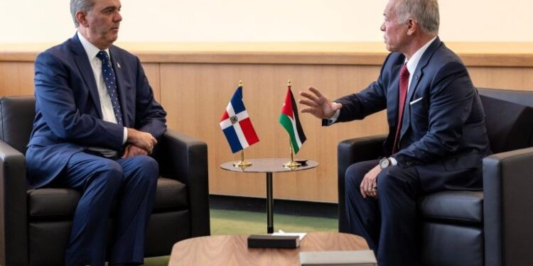 Presidente Abinader se reúne con el rey de Jordania