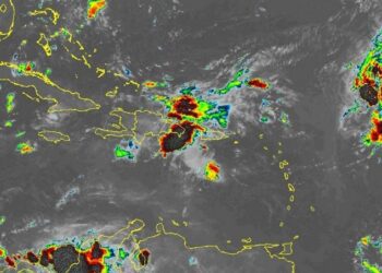 Aguaceros intensos con tormentas eléctricas por onda tropical y vaguada
