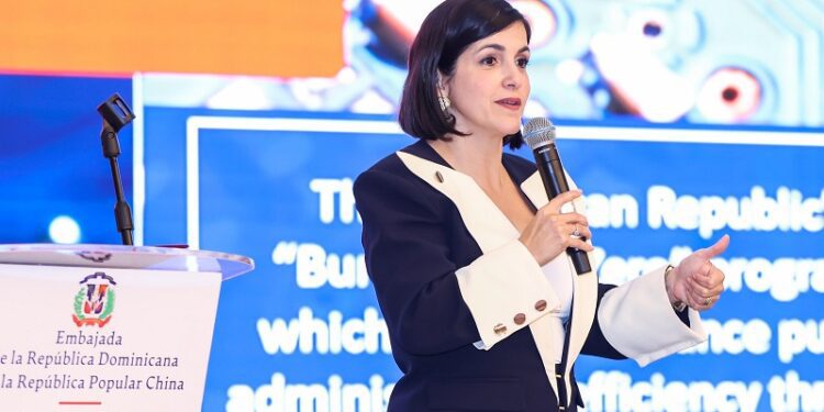 RD presenta oportunidades de inversión en Foro de Negocios en Beijing