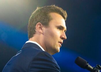 El activista político Charlie Kirk fue tiroteado en un acto público en EE.UU.
