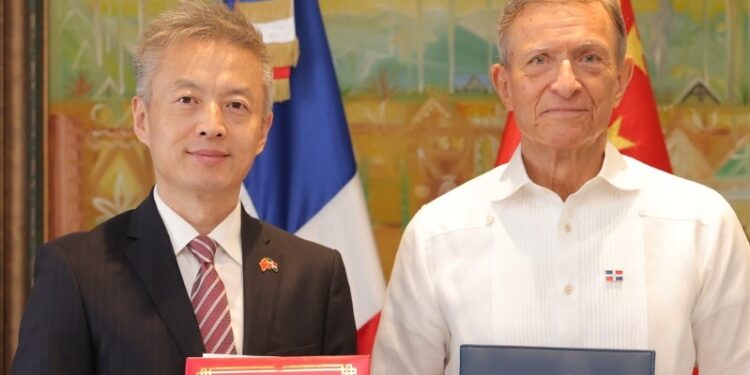República Dominicana y China firman acuerdos de cooperación financiera y formación de funcionarios