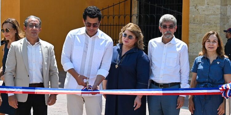 Turismo inaugura la restauración de 15 fachadas patrimoniales en la Ciudad Colonial