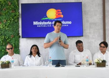 David Collado deja iniciada reconstrucción plaza de vendedores en Río San Juan