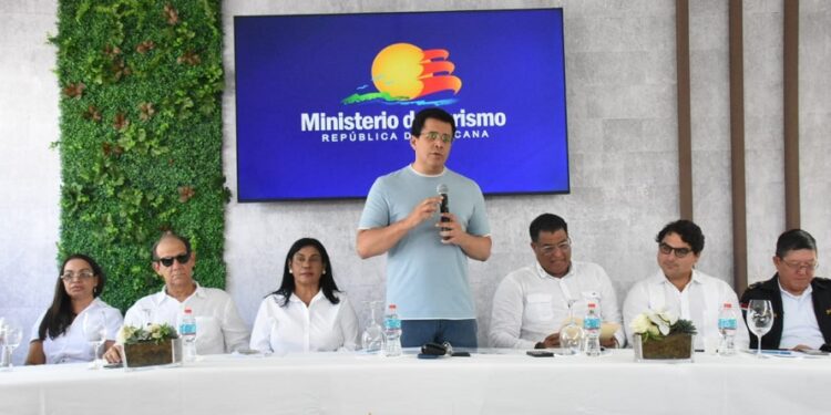 David Collado deja iniciada reconstrucción plaza de vendedores en Río San Juan