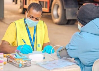 Los frágiles sistemas de salud de América Latina amenazan la vida y la economía