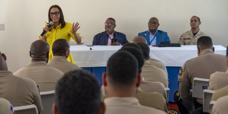 DNCD orienta personal sobre manejo de conflictos, protocolo de actuación y salud mental