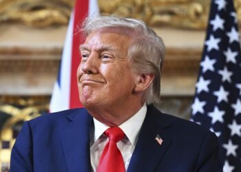 Trump responde si ha tenido conversaciones para preparar un «cambio de régimen» en Venezuela