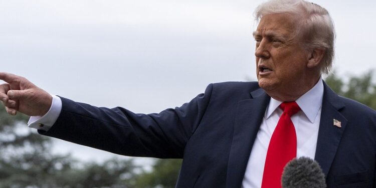 Trump dice que hubo más barcos atacados en el Caribe