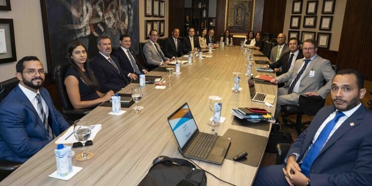 Ejecutivos de Banreservas reciben delegación del FMI