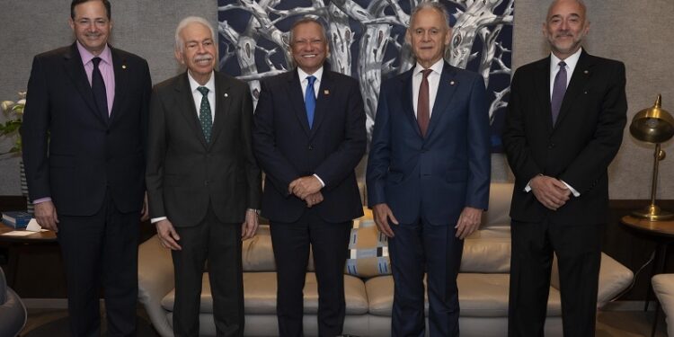 Presidente ejecutivo de Banreservas recibe a ejecutivos del BHD