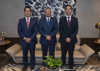 Ejecutivos de Scotiabank visitan al presidente ejecutivo de Banreservas