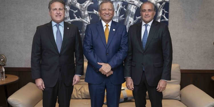 Presidente ejecutivo de Banreservas recibe a ejecutivos de APAP