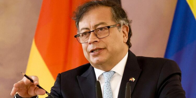 Petro sobre EE.UU. en el Caribe: «O nos callamos ahora y vemos caer las bombas o nos unimos»