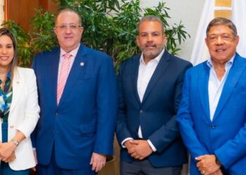 ACOPROVI y Ministerio de Hacienda y Economía abordan retos y oportunidades del sector construcción