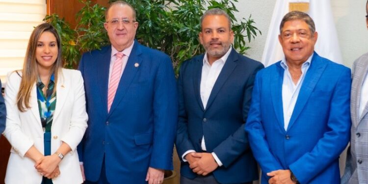 ACOPROVI y Ministerio de Hacienda y Economía abordan retos y oportunidades del sector construcción