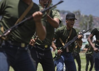 Venezuela responde con maniobras militares a la «voz amenazante» de EE.UU. (VIDEO)