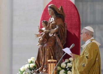 El Papa en el Ángelus: Dios no quiere la guerra. ¡Dios quiere la paz!