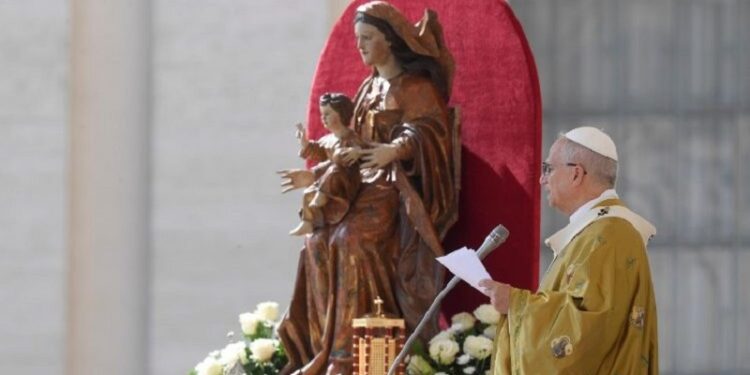 El Papa en el Ángelus: Dios no quiere la guerra. ¡Dios quiere la paz!