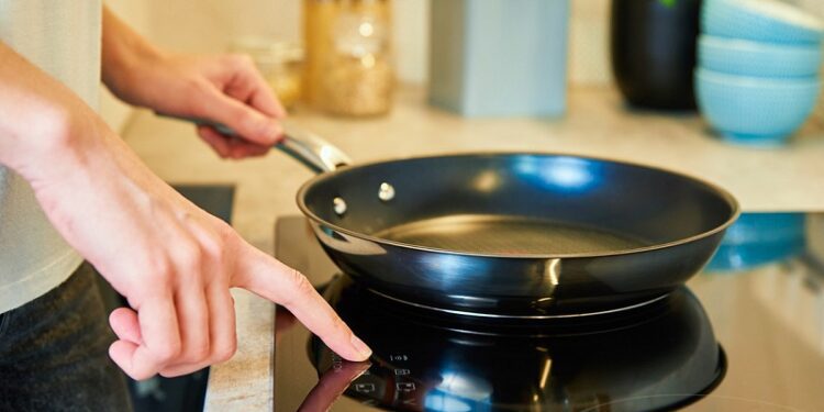 Los peligros de las sartenes con teflón y cómo evitarlos