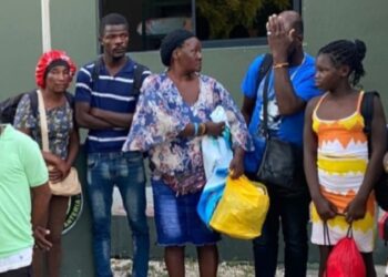 Ejército detiene minibús del transporte público por transporte ilegal de haitianos en Jimaní