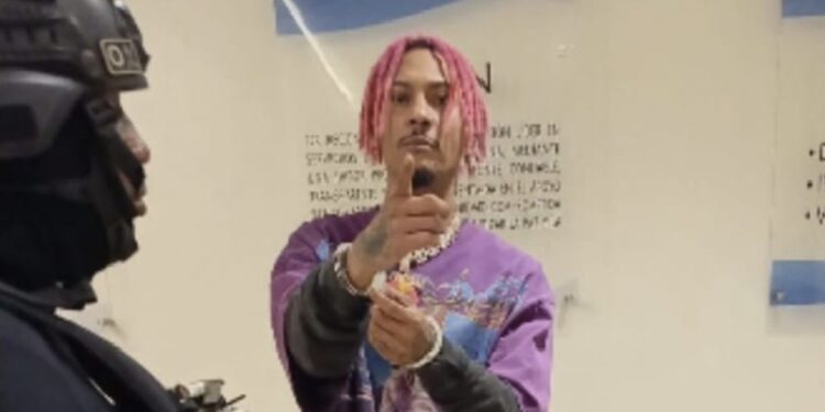 Detienen al artista urbano “Kiko El Crazy” por alteración del orden público en Los Mina