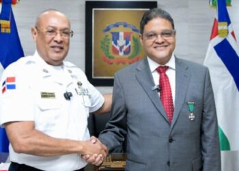 Director del COE es reconocido por la Policía Nacional por sus aportes a la nación