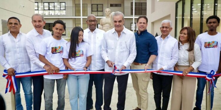 Presidente Abinader inaugura Centro Universitario Regional UASD-Cotuí