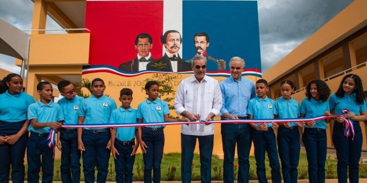 Presidente Abinader inaugura Liceo Padre José Salvador Fernández