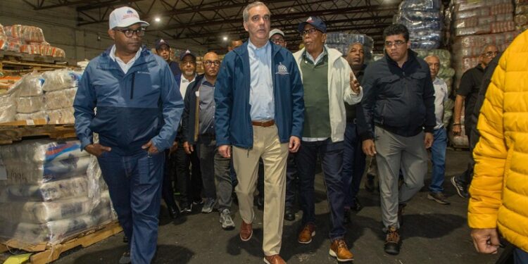 Presidente Abinader supervisó alimentos que se entregan a poblaciones en alerta