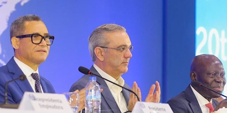 Abinader aboga por trabajos dignos en la región