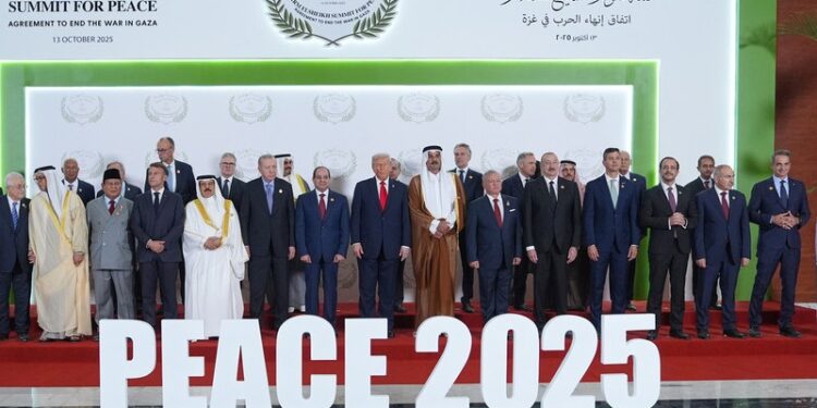 Los líderes mundiales firman el acuerdo de paz de Gaza