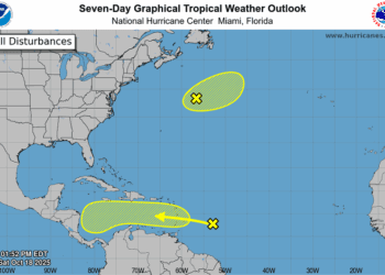 Onda tropical sigue produciendo aguaceros y tormentas eléctricas al este de las Islas de Barlovento