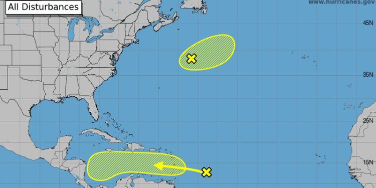 Onda tropical sigue produciendo aguaceros y tormentas eléctricas al este de las Islas de Barlovento