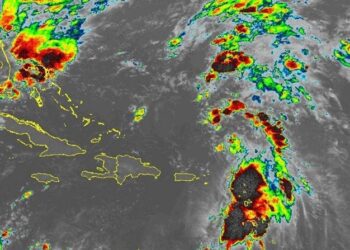 Aguaceros locales y tormentas eléctricas hacia el interior en la tarde