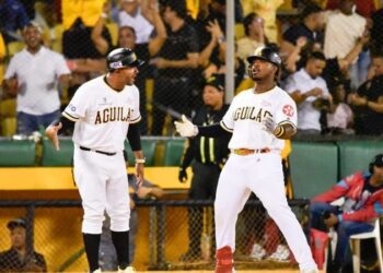 Alberto Rodríguez decide triunfo de Águilas Cibaeñas con triple