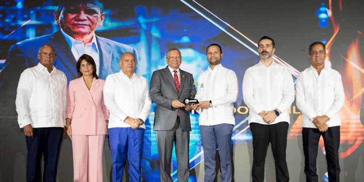 Productores de asfalto reconocen a Leonardo Aguilera por su apoyo al desarrollo del sector