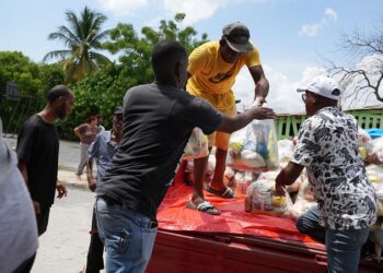 Fundación Refidomsa brinda apoyo a más de 300 familias afectadas por las lluvias en Azua