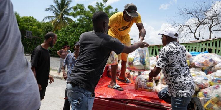 Fundación Refidomsa brinda apoyo a más de 300 familias afectadas por las lluvias en Azua