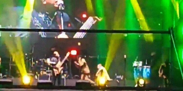 Balean a una famosa orquesta en pleno concierto (VIDEOS)
