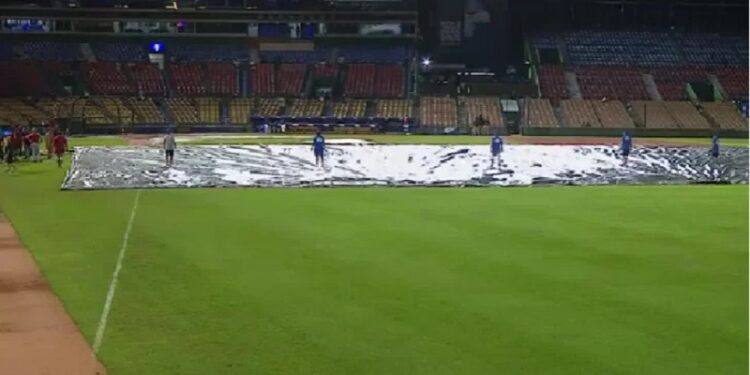 Lluvias obligan a posponer el juego de Gigantes y Licey