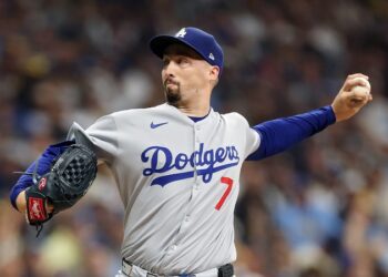 Snell maniató a Cerveceros y Dodgers se llevaron un tenso J1 en Milwaukee