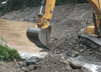 La Caasd intensifica limpieza de cañadas ante el paso de la tormenta Melissa