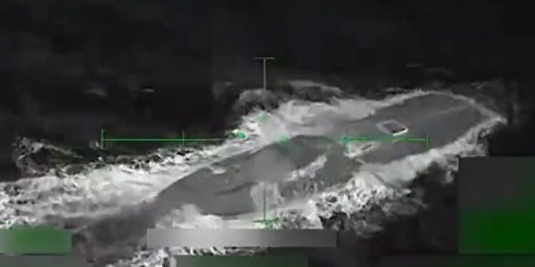 VIDEO: Trump muestra ataque a un «submarino narco»